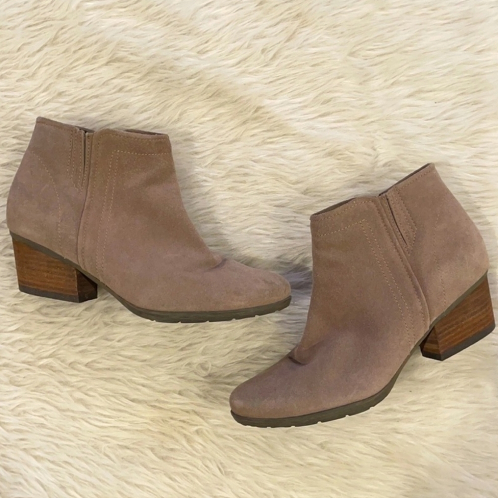 Blondo tan booties 8.5 almond toe